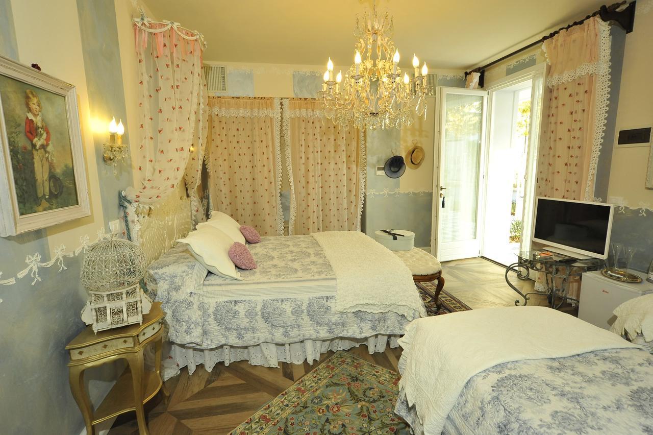 B&B La Maison Degli Angeli เดเซนซาโนเดลการ์ดา ภายนอก รูปภาพ